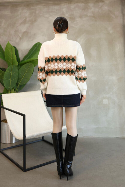 Bej Boğazlı Desenli Triko Kazak BCES-252010