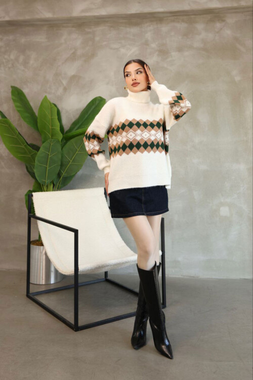 Bej Boğazlı Desenli Triko Kazak BCES-252010