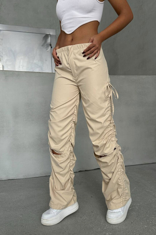Bej Dizi Yırtmaçlı Paraşüt Kumaş Tasarım Jogger Pantolon BCHN-25W26704