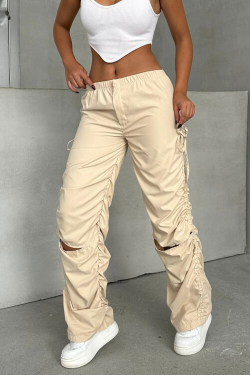 Bej Dizi Yırtmaçlı Paraşüt Kumaş Tasarım Jogger Pantolon BCHN-25W26704