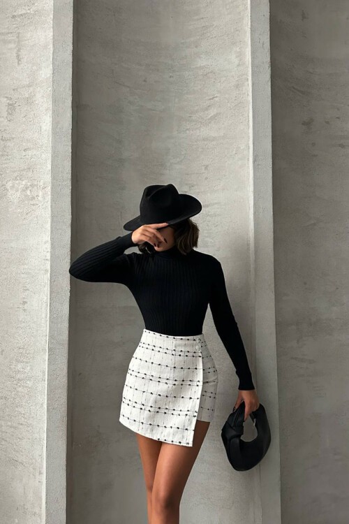 Beyaz 2 Düğmeli Tüvit Kumaş Şort Etek BCHN-2526414