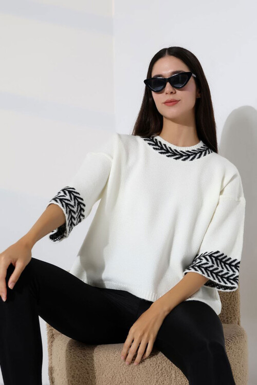 Beyaz Bisiklet Yaka Desenli Triko Kazak BCES-252038