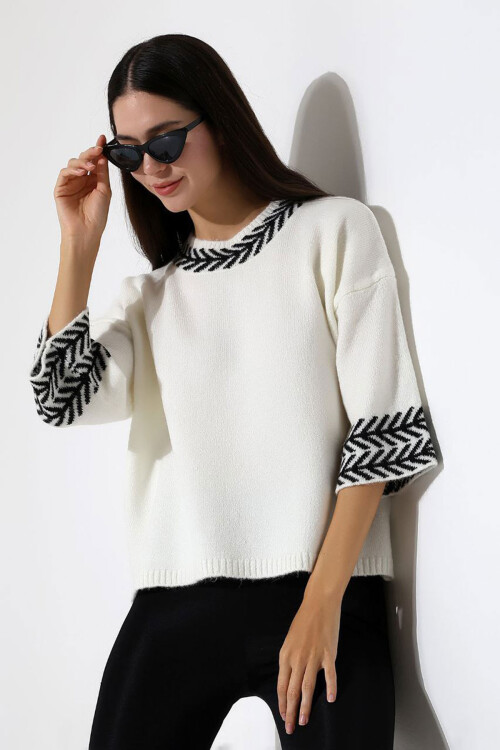 Beyaz Bisiklet Yaka Desenli Triko Kazak BCES-252038