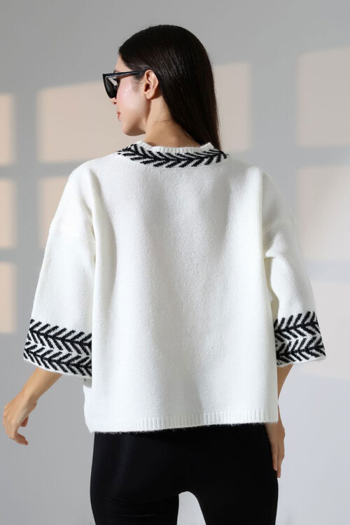 Beyaz Bisiklet Yaka Desenli Triko Kazak BCES-252038