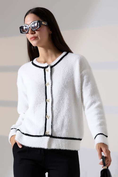 Beyaz Çizgi Detaylı Yumuşak Dokulu Triko Hırka BCES-252029