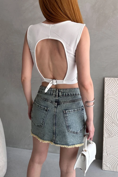 Beyaz Sırtı Kemer Detaylı Kaşkorse Crop Bluz