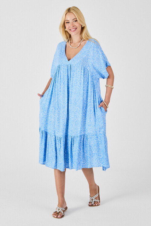 Buz Mavi V Yaka Oversize Kesim Desenli Çift Cepli Volanlı Elbise BCVL-254028