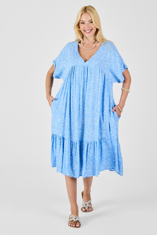 Buz Mavi V Yaka Oversize Kesim Desenli Çift Cepli Volanlı Elbise BCVL-254028