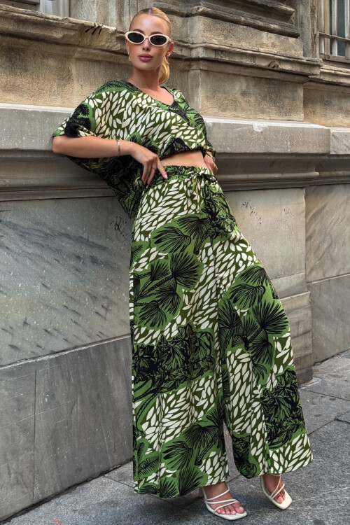 Ceviz Yeşili Desenli V Yaka Yarım Kol Bluz Ve Beli Lastikli Palazzo Pantolon Takım BCVL-254001