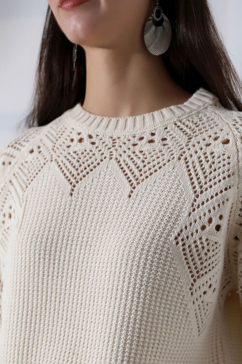 Ekru Bisiklet Yaka Motif İşlemeli Triko Kazak BCES-252036