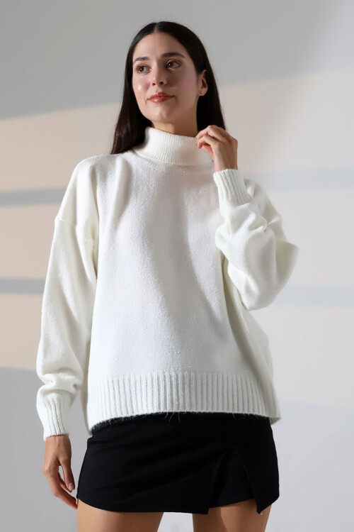 Ekru Boğazlı Yumuşak Dokulu Triko Kazak BCES-252023