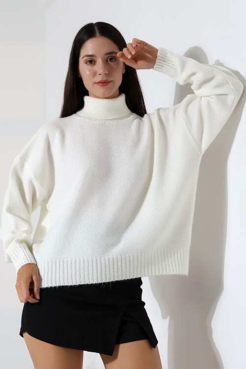 Ekru Boğazlı Yumuşak Dokulu Triko Kazak BCES-252023