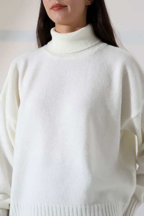 Ekru Boğazlı Yumuşak Dokulu Triko Kazak BCES-252023