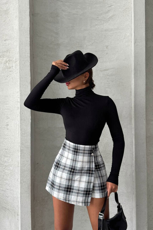 Ekru-Siyah 2 Düğmeli Tüvit Kumaş Şort Etek BCHN-2526414