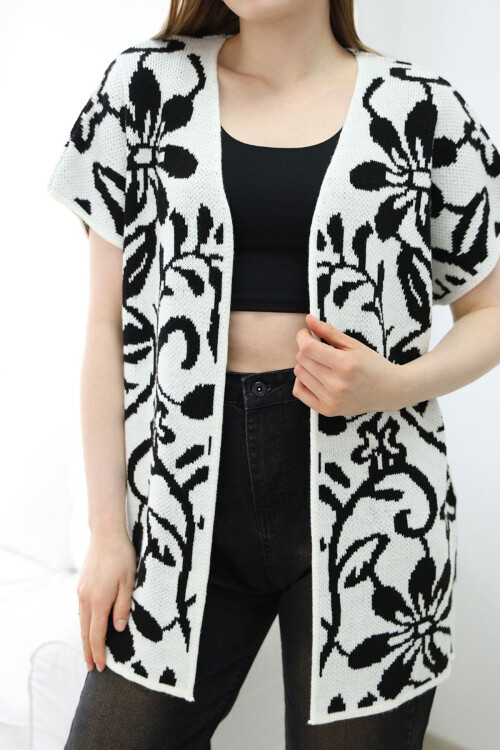 Ekru Yarım Kol Desenli Triko Hırka BCES-252007