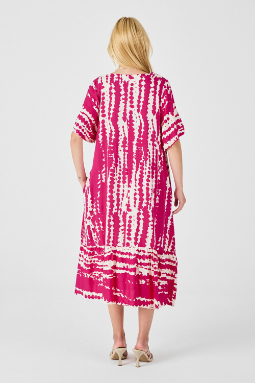 Fuşya Batik Desenli V Yaka Eteği Volanlı Oversize Elbise