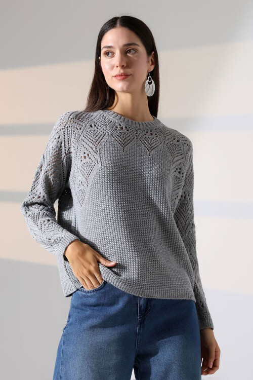 Gri Bisiklet Yaka Motif İşlemeli Triko Kazak BCES-252036