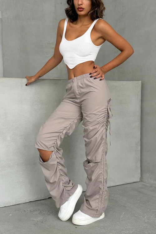 Gri Dizi Yırtmaçlı Paraşüt Kumaş Tasarım Jogger Pantolon BCHN-25W26704