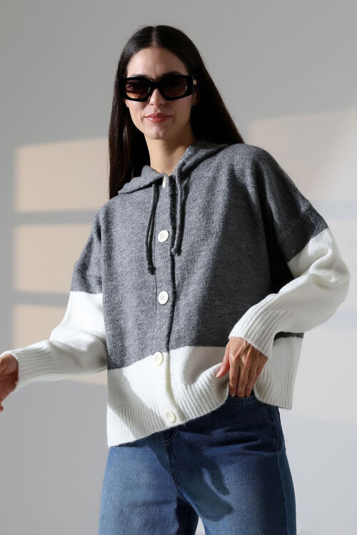 Gri Renk Bloklu Kapüşonlu Düğmeli Triko Hırka BCES-252017