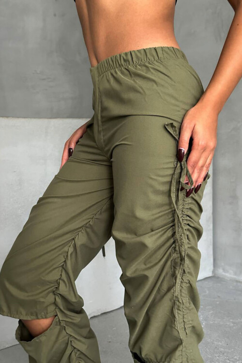 Haki Dizi Yırtmaçlı Paraşüt Kumaş Tasarım Jogger Pantolon BCHN-25W26704