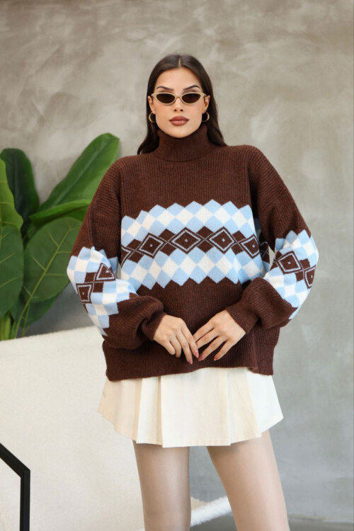 Kahverengi Boğazlı Desenli Triko Kazak BCES-252010