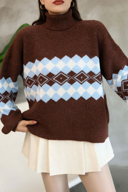 Kahverengi Boğazlı Desenli Triko Kazak BCES-252010