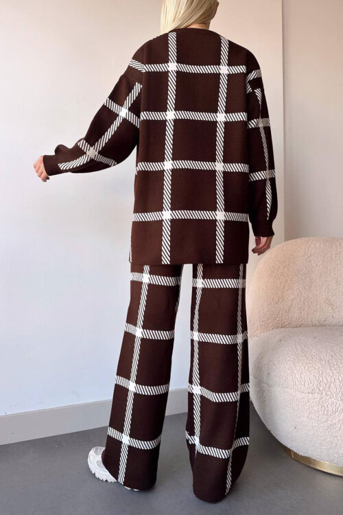 Kahverengi Çizgi Desenli Bisiklet Yaka Kazak Ve Palazzo Pantolon Alt Üst Triko Takım BCHN-25T260