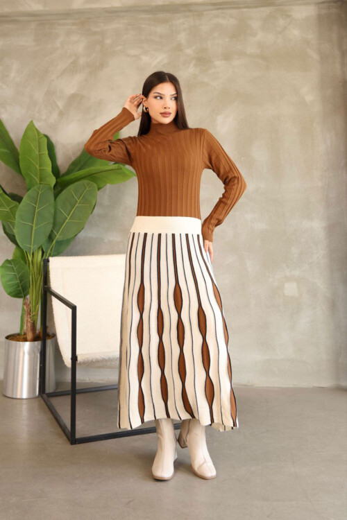 Kahverengi Dik Yaka Etek Görünümlü Tek Parça Desenli Triko Elbise BCES-252020