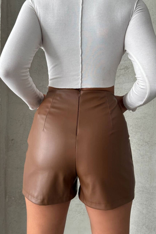 Kahverengi Dikiş Detaylı Suni Deri Mini Şort BCHN-25W26312