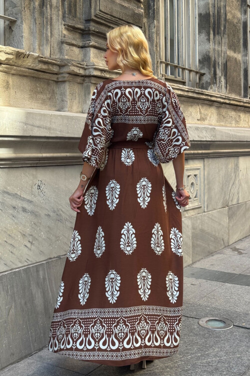 Kahverengi V Yaka Maxi Boy Yırtmaçlı Desenli Viscon Dokuma Elbise BCVL-25V208