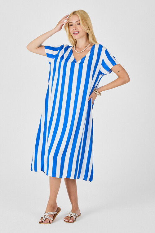 Mavi V Yaka Kısa Kollu Rahat Kesim Elbise