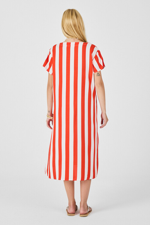 Mercan V Yaka Kısa Kollu Rahat Kesim Elbise