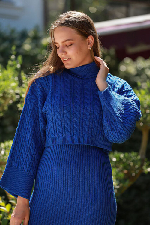 Saks Boğazlı Örgü Motifli Crop Kazak Ve Triko Elbise Takım BC231004