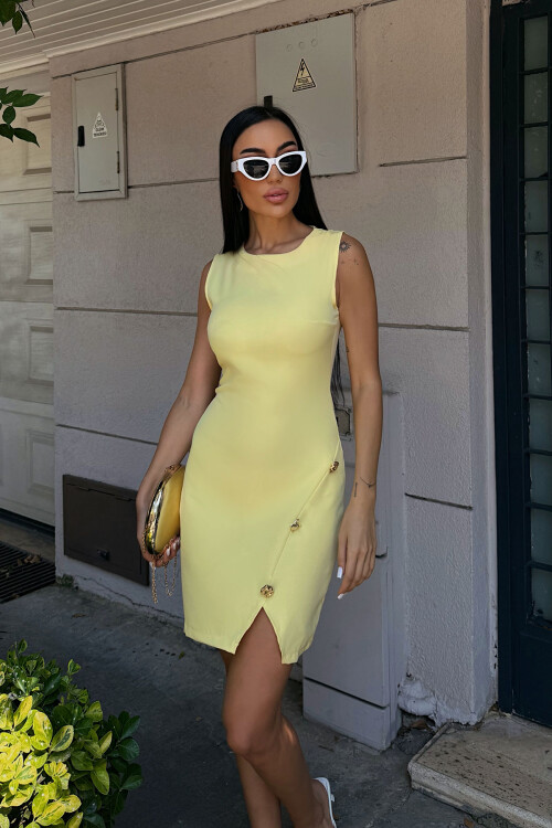 Sarı Askılı Aksesuar Detaylı Yırtmaçlı Mini Elbise