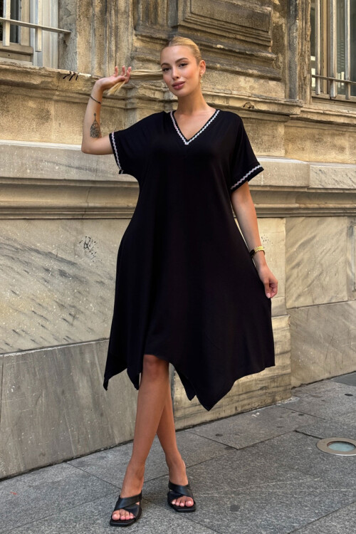 Siyah Asimetrik Kesim V Yaka Şeritli Rahat Kesim Viscon Elbise BCVL-25V082