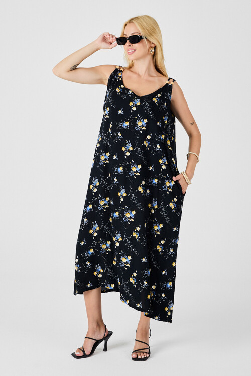 Siyah Askılı Boncuk Detaylı Çift Cepli Desenli Salaş Elbise