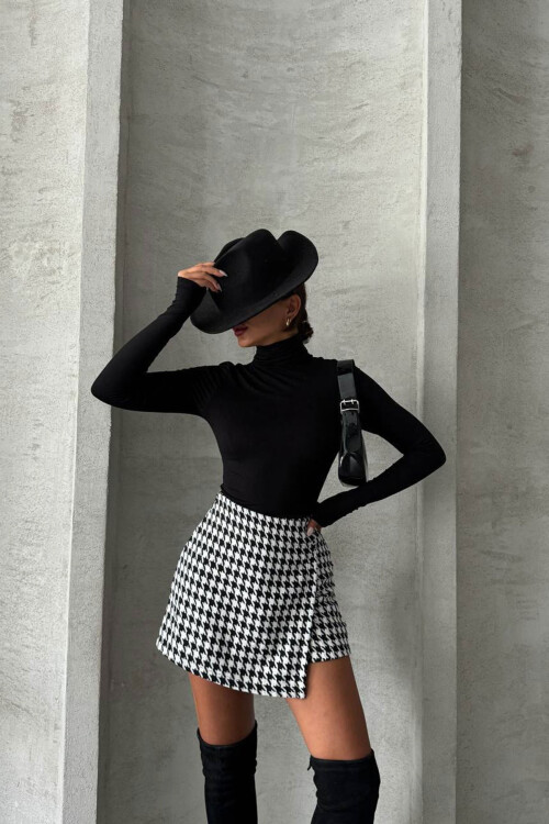 Siyah-Beyaz 2 Düğmeli Tüvit Kumaş Şort Etek BCHN-2526414