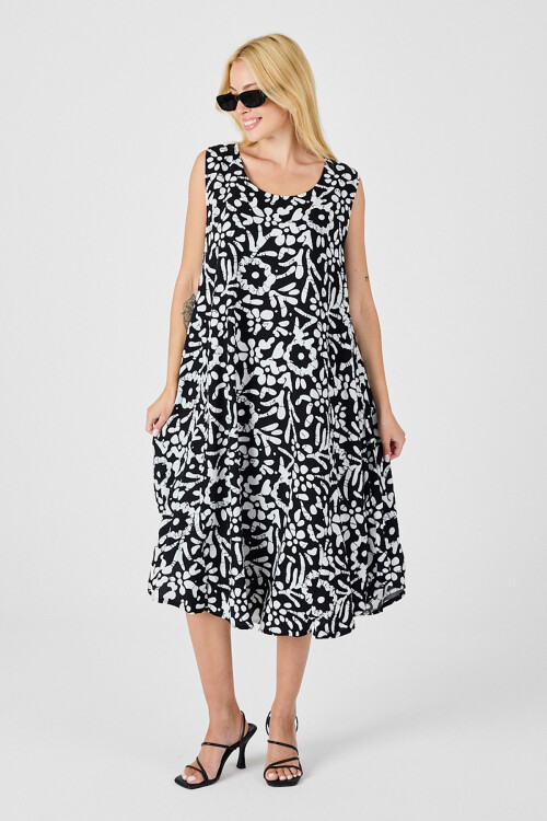 Siyah-Beyaz U Yaka Kolsuz Eteği Asimetrik Kesim Desenli Midi Boy Elbise