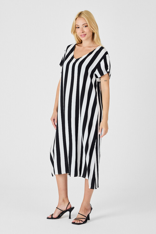 Siyah-Beyaz V Yaka Kısa Kollu Rahat Kesim Elbise