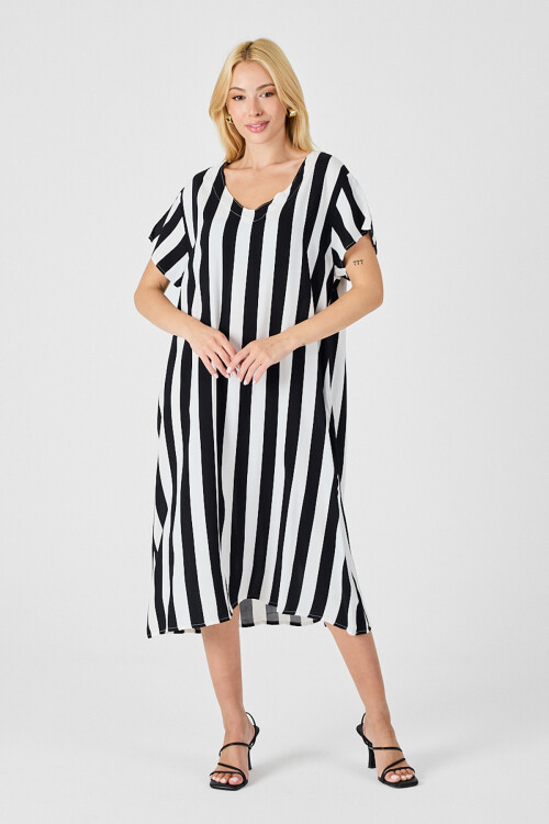 Siyah-Beyaz V Yaka Kısa Kollu Rahat Kesim Elbise