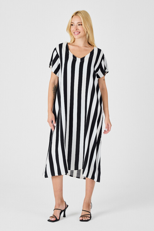 Siyah-Beyaz V Yaka Kısa Kollu Rahat Kesim Elbise