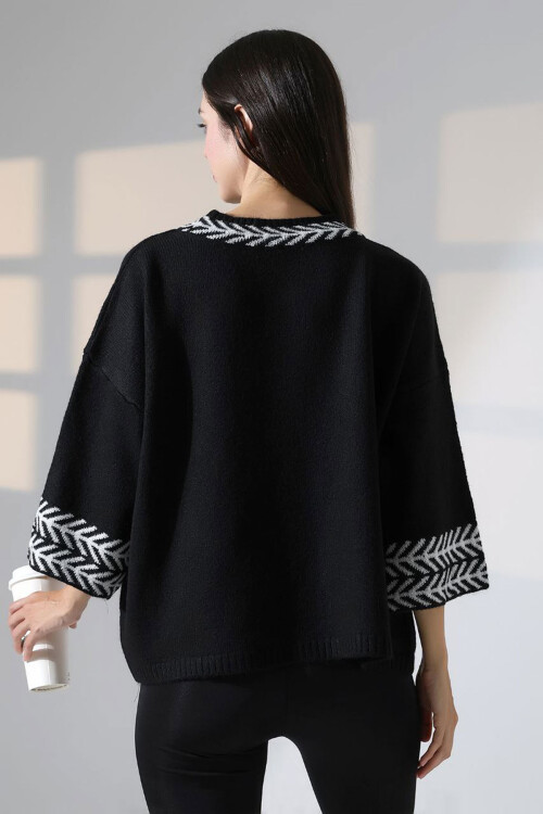 Siyah Bisiklet Yaka Desenli Triko Kazak BCES-252038