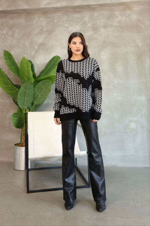 Siyah Bisiklet Yaka Desenli Triko Kazak BCES-252046