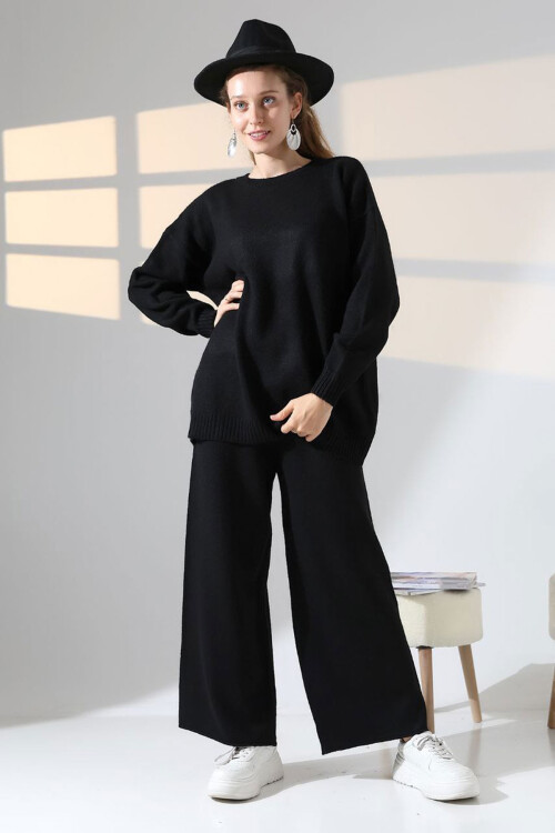 Siyah Bisiklet Yaka Kazak Ve Geniş Paça Pantolon Alt Üst Triko Takım BCES-252005