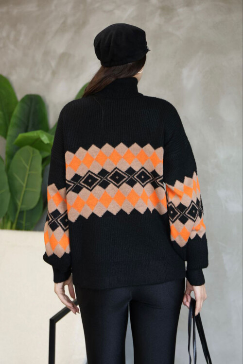 Siyah Boğazlı Desenli Triko Kazak BCES-252010