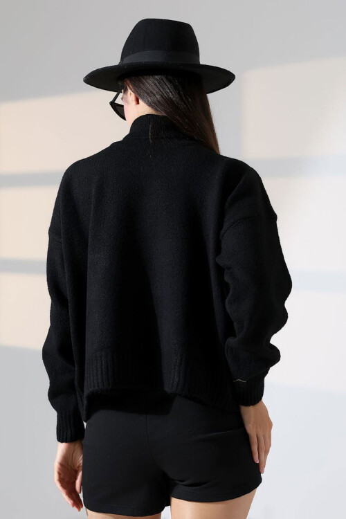 Siyah Boğazlı Yumuşak Dokulu Triko Kazak BCES-252023