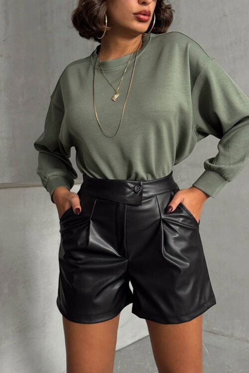 Siyah Çift Cepli Düğmeli Suni Deri Şort BCHN-25W26433