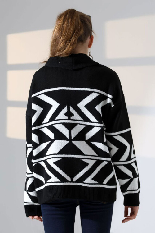 Siyah Çift Düğme Detaylı Desenli Triko Hırka BCES-252021