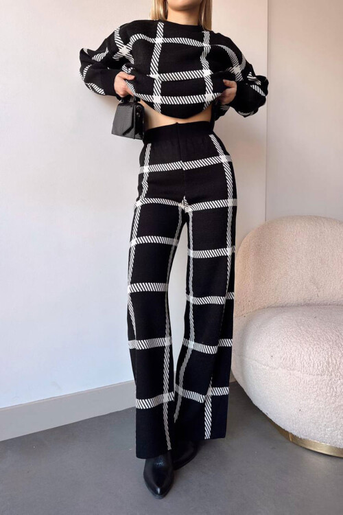 Siyah Çizgi Desenli Bisiklet Yaka Kazak Ve Palazzo Pantolon Alt Üst Triko Takım BCHN-25T260