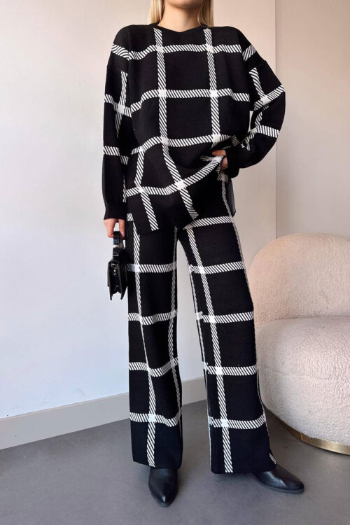 Siyah Çizgi Desenli Bisiklet Yaka Kazak Ve Palazzo Pantolon Alt Üst Triko Takım BCHN-25T260